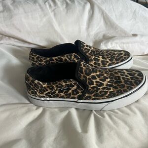 Vans 6.5 women’s cheetah/  Leopard Slip-On Sneakers
